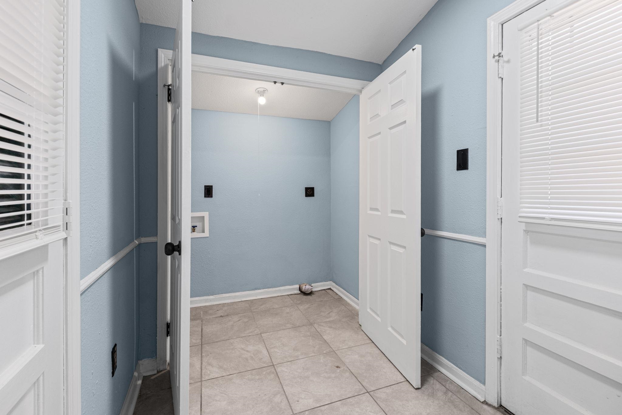 3793 Tessland Road Memphis, TN 38128 - Photo 9 of 22 Laundry area featuring washer hookup and light tile patterned floors