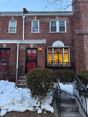 $1,225,000 | 140-17 58th Road | Queensboro Hill