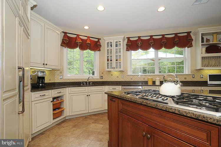 7685 Colonial Beach Road Pasadena, MD 21122 - Photo 9 of 30 Kitchen