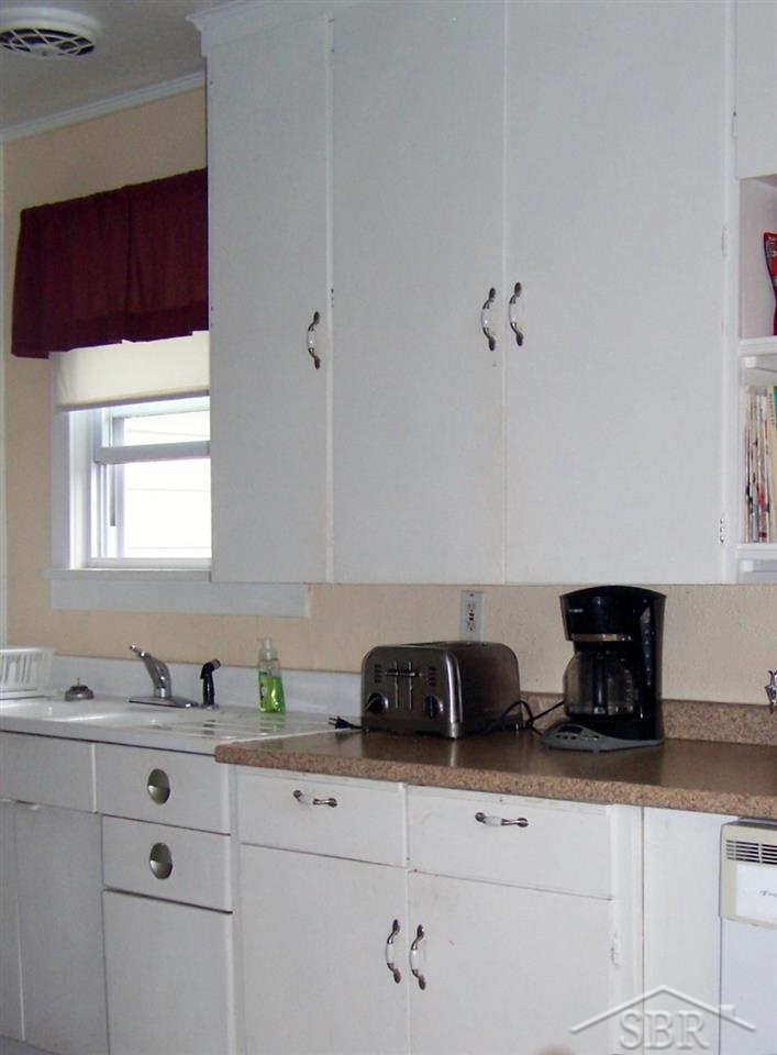 12215 West Freeland Road Freeland, MI 48623 - Photo 3 of 25 Kitchen
