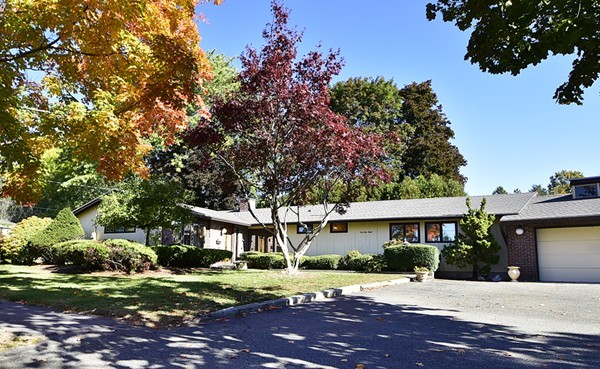 1 Lisa Road Peabody, MA 01960 - Photo 4 of 28 Gallery Image 4