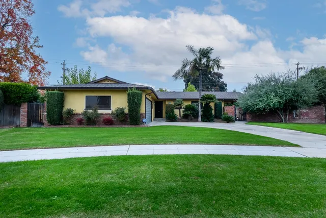 $379,000 | 2349 East Pontiac Way, Fresno, CA 93726