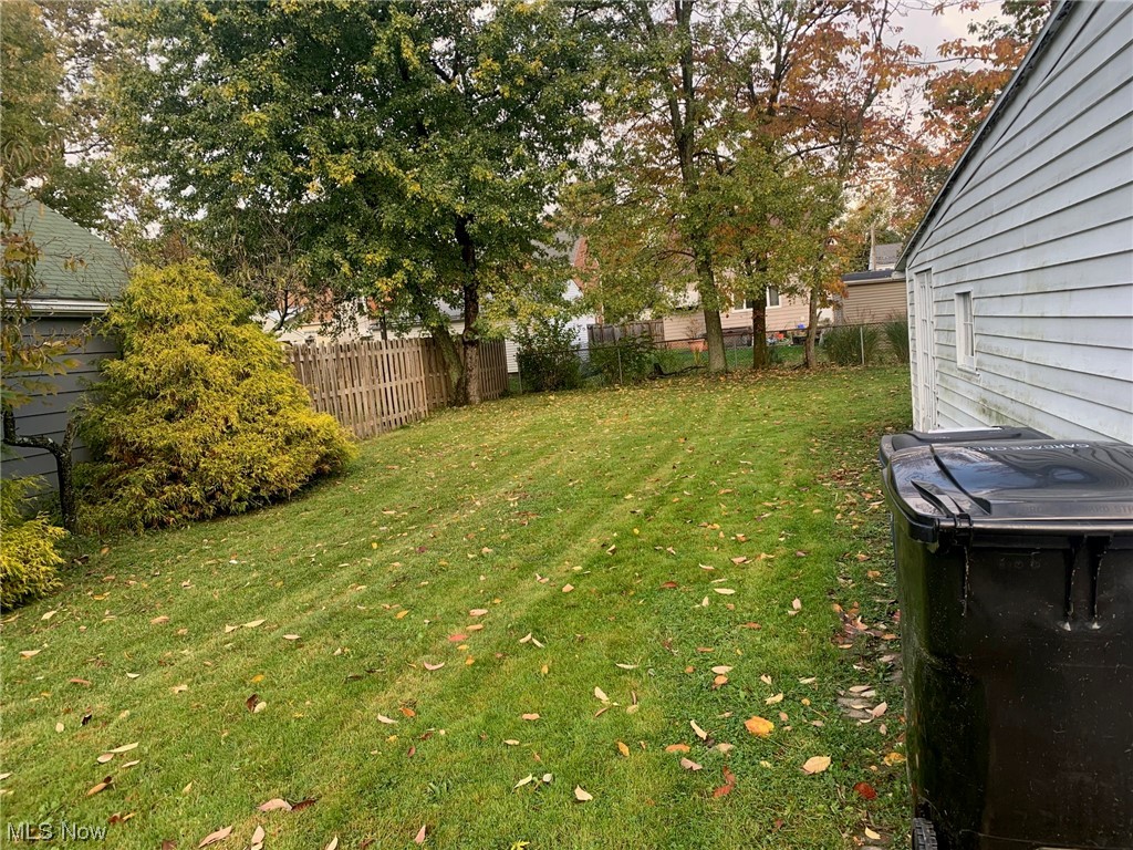 1287 Churchill Road Lyndhurst, OH 44124 - Photo 22 of 27 View of yard