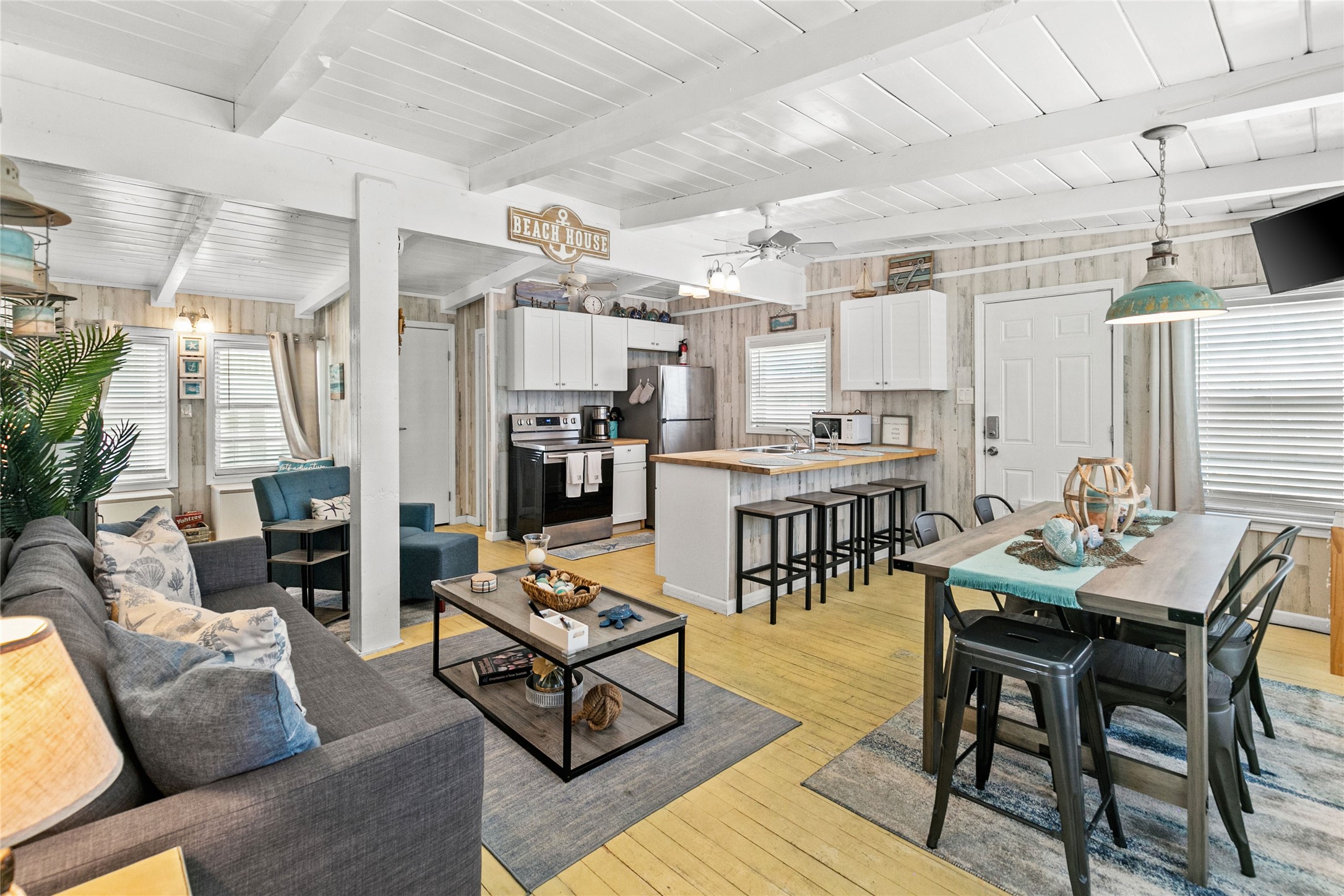 321 Pompano Lane Surfside Beach, TX 77541 - Photo 14 of 36 a living room with lots of furniture and kitchen view