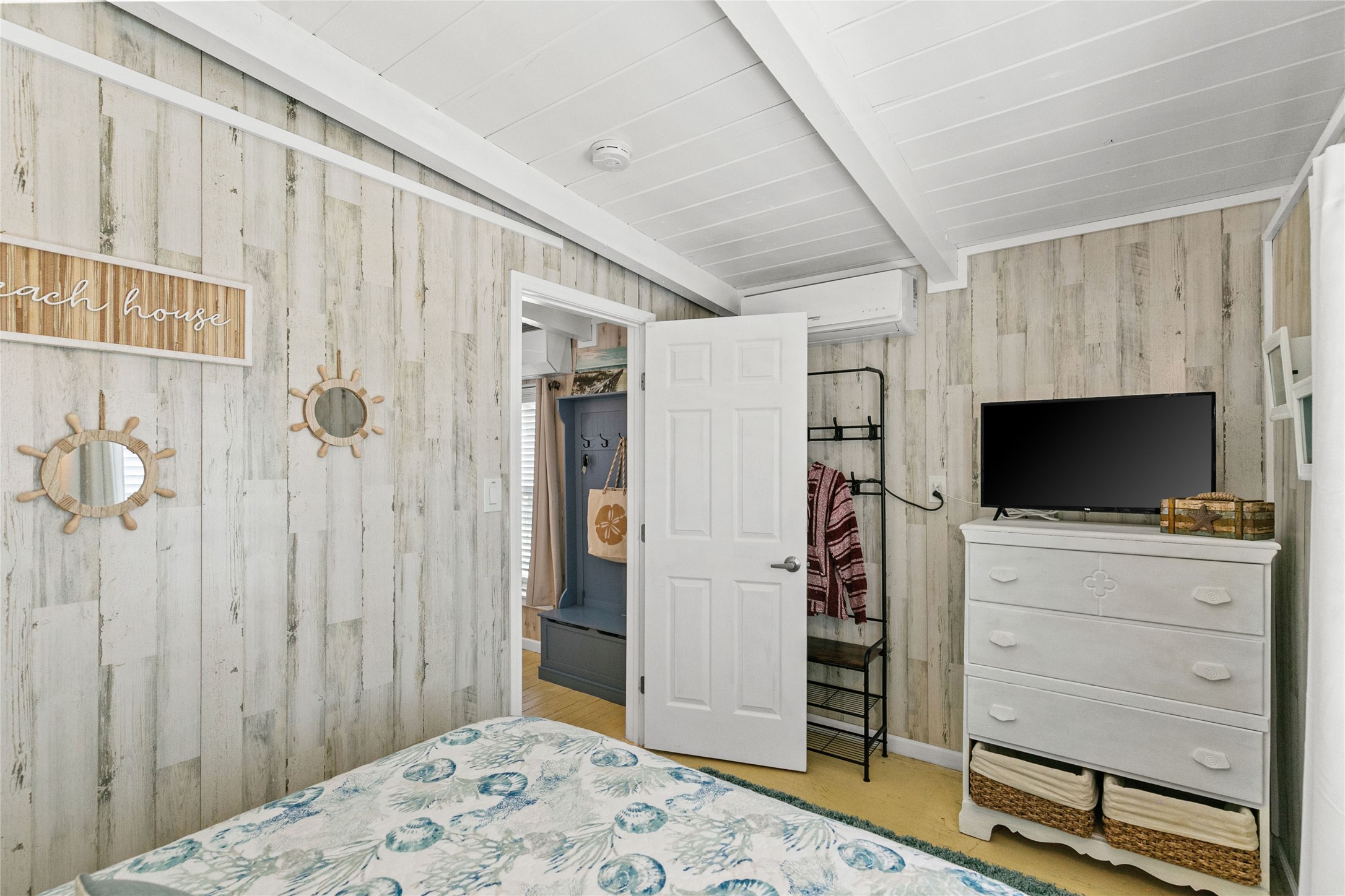 321 Pompano Lane Surfside Beach, TX 77541 - Photo 19 of 36 a bedroom with a bed and a television in it