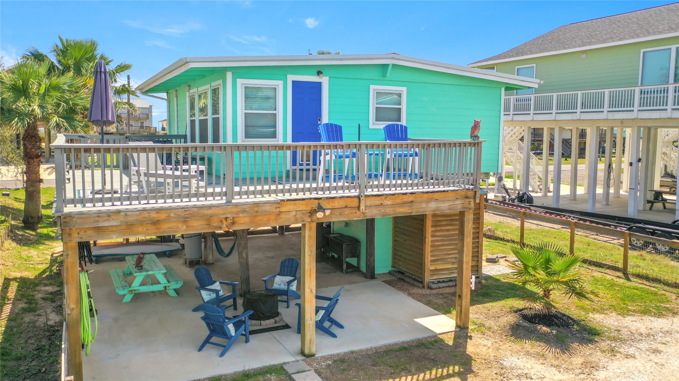 321 Pompano Lane Surfside Beach, TX 77541 - Photo 4 of 36 a balcony with table and chairs