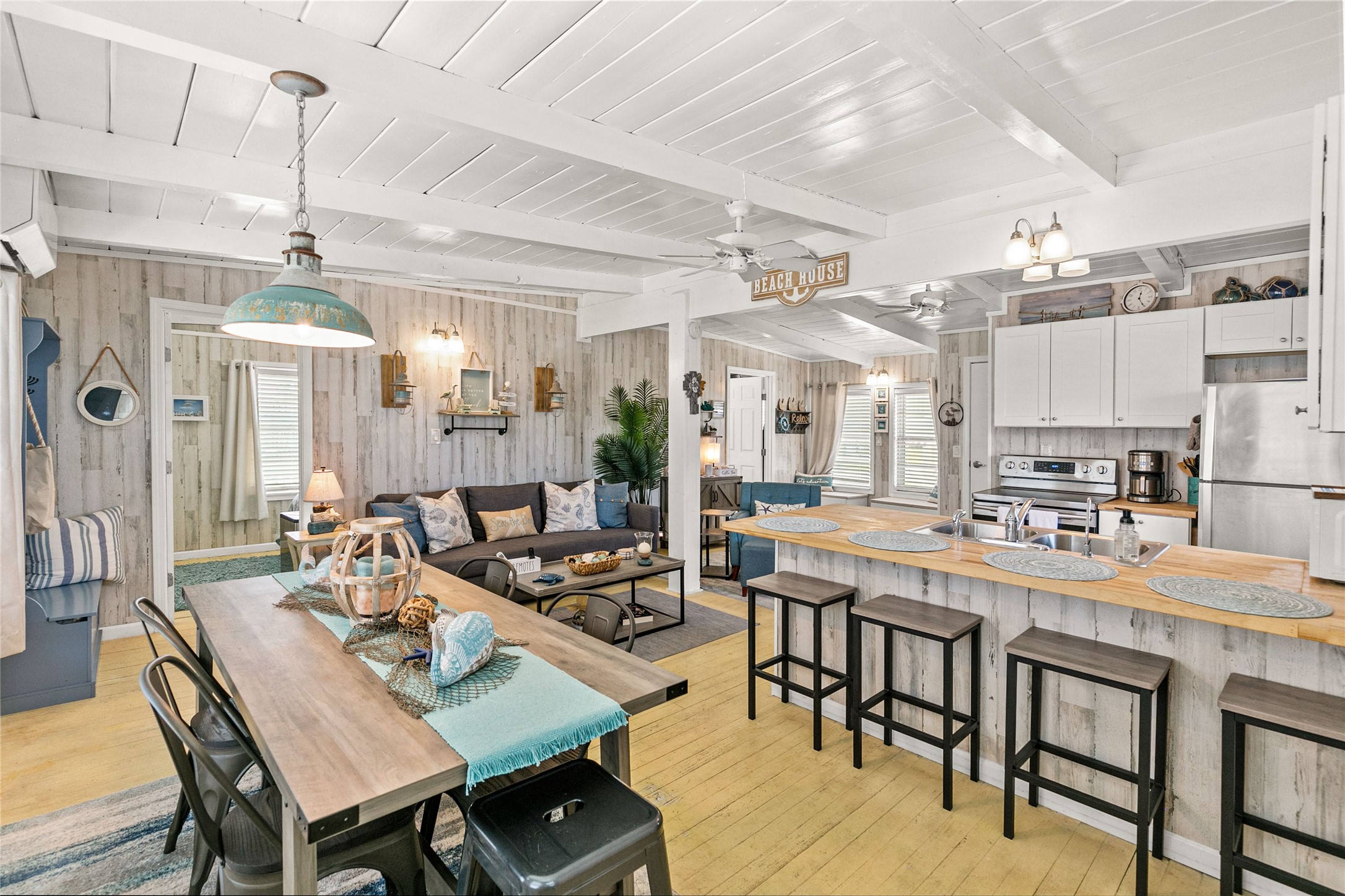 321 Pompano Lane Surfside Beach, TX 77541 - Photo 7 of 36 a view of a dining room and livingroom view