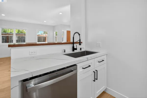$1,275,000 | 912-914 61st Street, Oakland, CA 94608