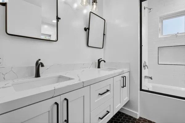 $1,275,000 | 912-914 61st Street, Oakland, CA 94608