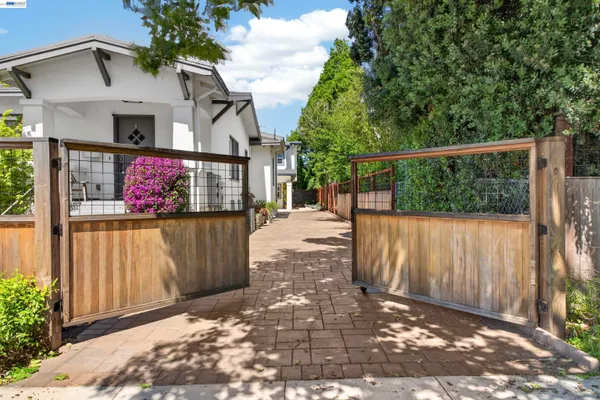 $1,275,000 | 912-914 61st Street, Oakland, CA 94608