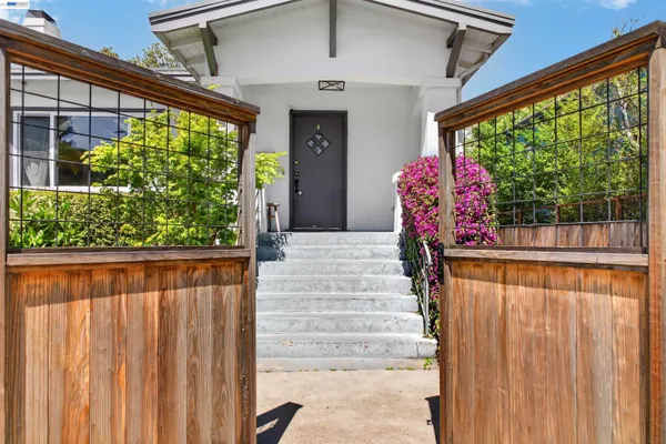 $1,275,000 | 912-914 61st Street, Oakland, CA 94608