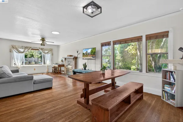 $1,275,000 | 912-914 61st Street, Oakland, CA 94608