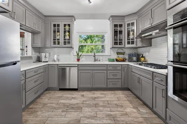 $1,275,000 | 912-914 61st Street, Oakland, CA 94608