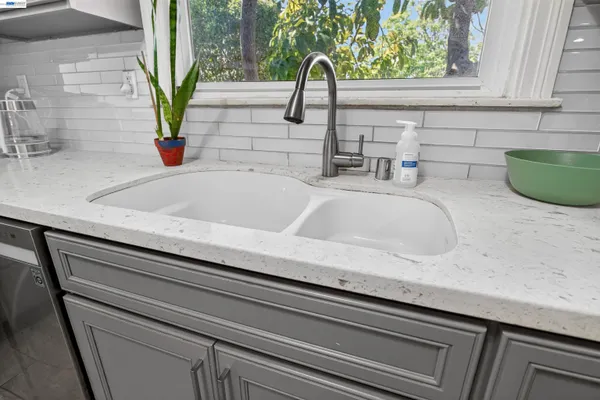 $1,275,000 | 912-914 61st Street, Oakland, CA 94608