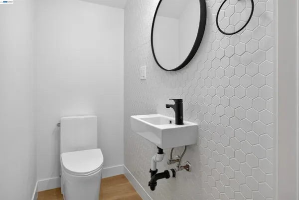 $1,275,000 | 912-914 61st Street, Oakland, CA 94608