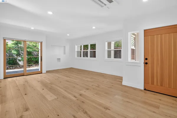 $1,275,000 | 912-914 61st Street, Oakland, CA 94608