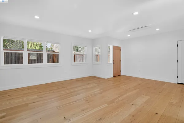 $1,275,000 | 912-914 61st Street, Oakland, CA 94608