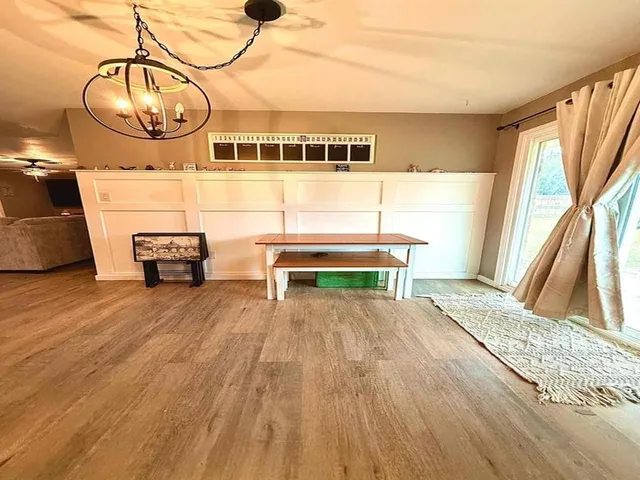 a view of livingroom with furniture