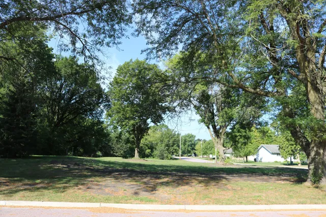 $10,000 | 211 North Prairie Street, Sherburn, MN 56171