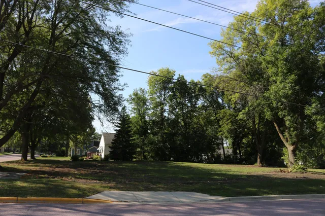 $10,000 | 211 North Prairie Street, Sherburn, MN 56171