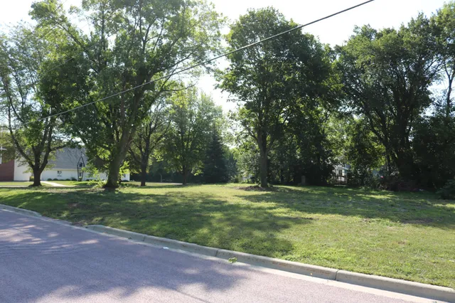 $10,000 | 211 North Prairie Street, Sherburn, MN 56171