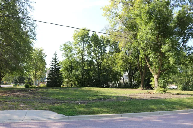 $10,000 | 211 North Prairie Street, Sherburn, MN 56171