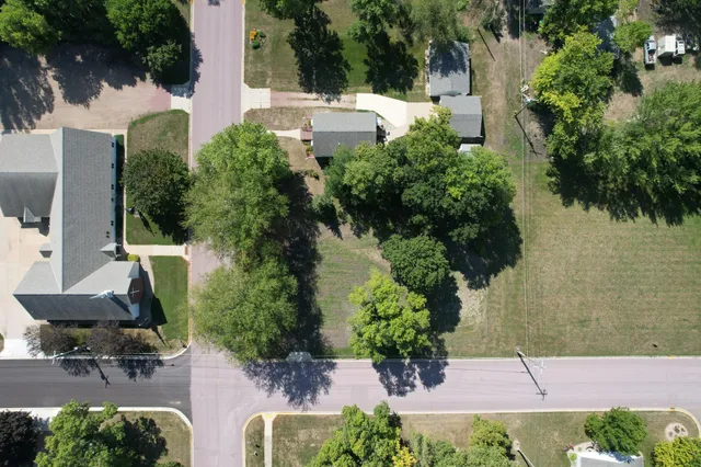 $10,000 | 211 North Prairie Street, Sherburn, MN 56171