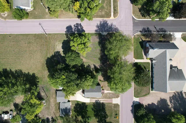 $10,000 | 211 North Prairie Street, Sherburn, MN 56171