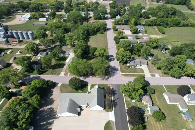 $10,000 | 211 North Prairie Street, Sherburn, MN 56171