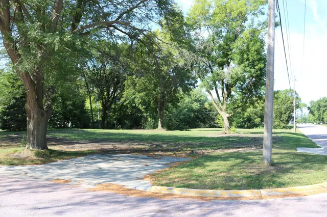 $10,000 | 211 North Prairie Street, Sherburn, MN 56171