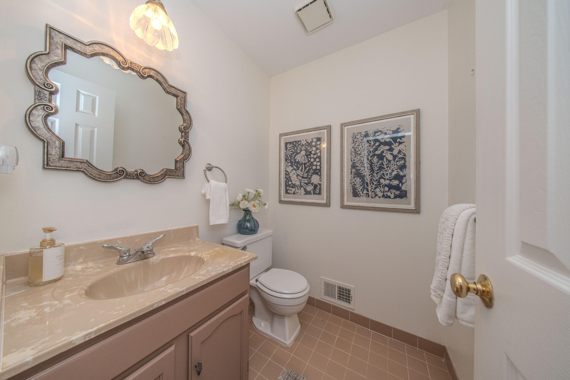 1885 Christy Court Rochester, MI 48309 - Photo 27 of 60 26