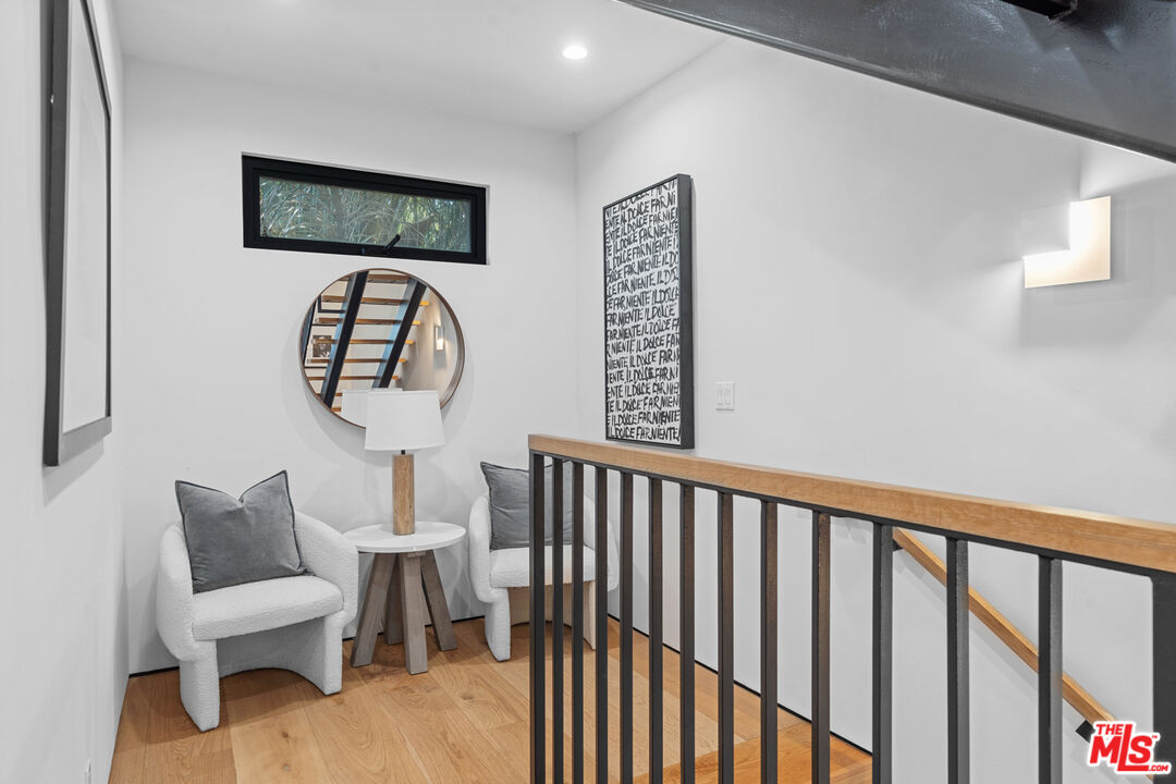 11702 Charnock Road Los Angeles, CA 90066 - Photo 12 of 32