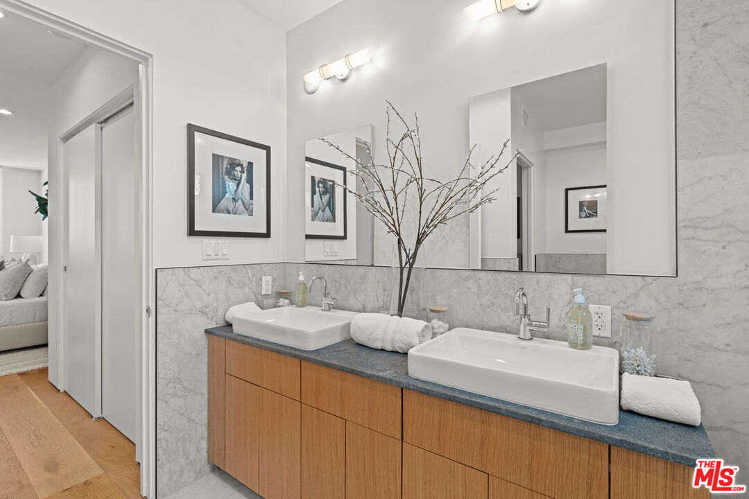 11702 Charnock Road Los Angeles, CA 90066 - Photo 24 of 32