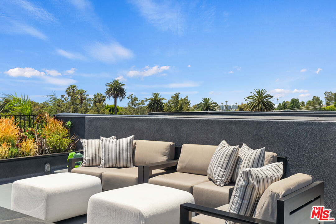 11702 Charnock Road Los Angeles, CA 90066 - Photo 29 of 32