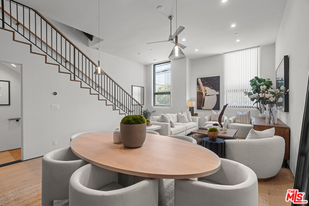 11702 Charnock Road Los Angeles, CA 90066 - Photo 4 of 32