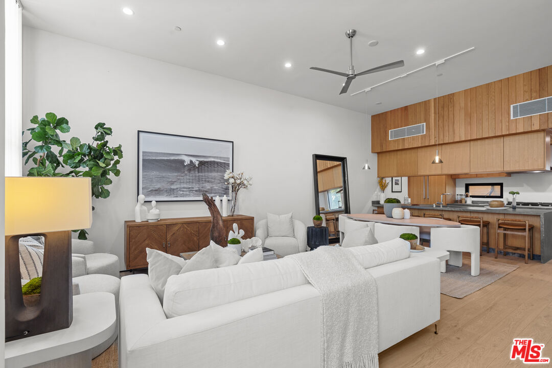 11702 Charnock Road Los Angeles, CA 90066 - Photo 5 of 32