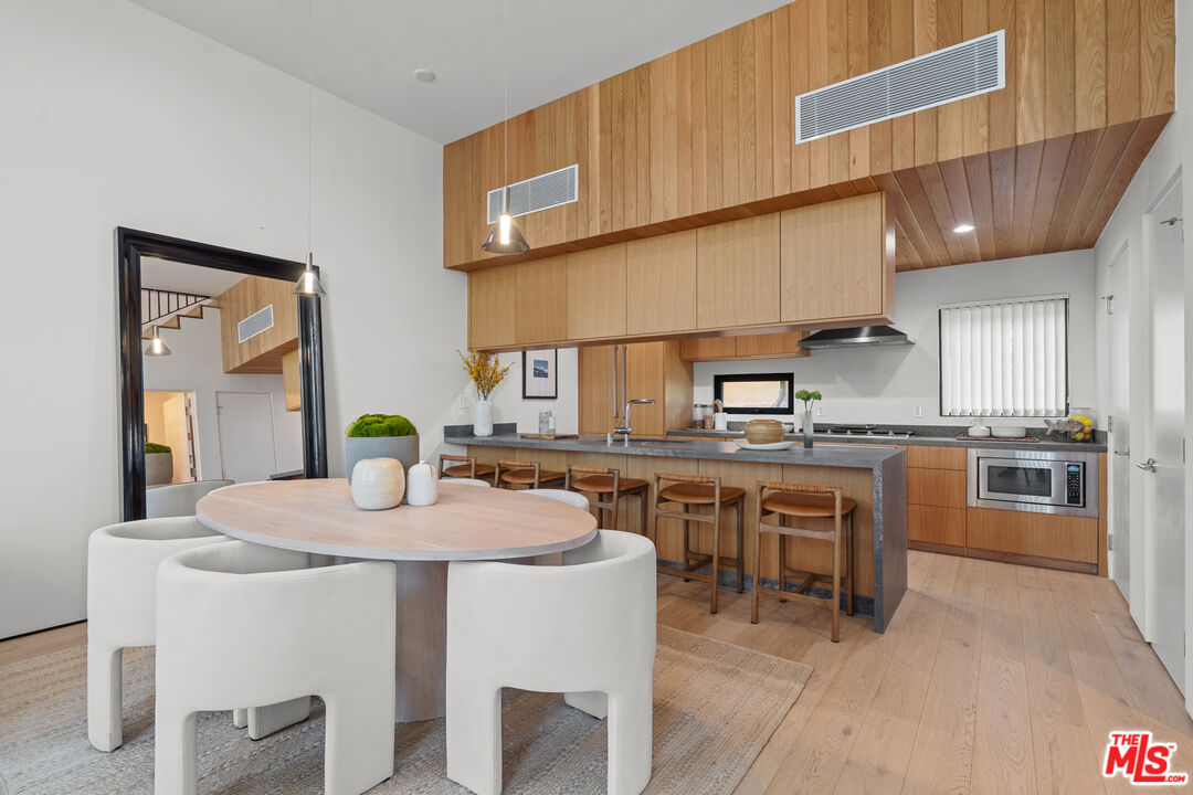 11702 Charnock Road Los Angeles, CA 90066 - Photo 7 of 32