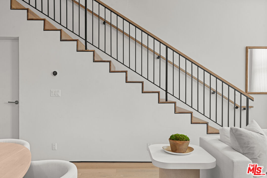 11702 Charnock Road Los Angeles, CA 90066 - Photo 10 of 32