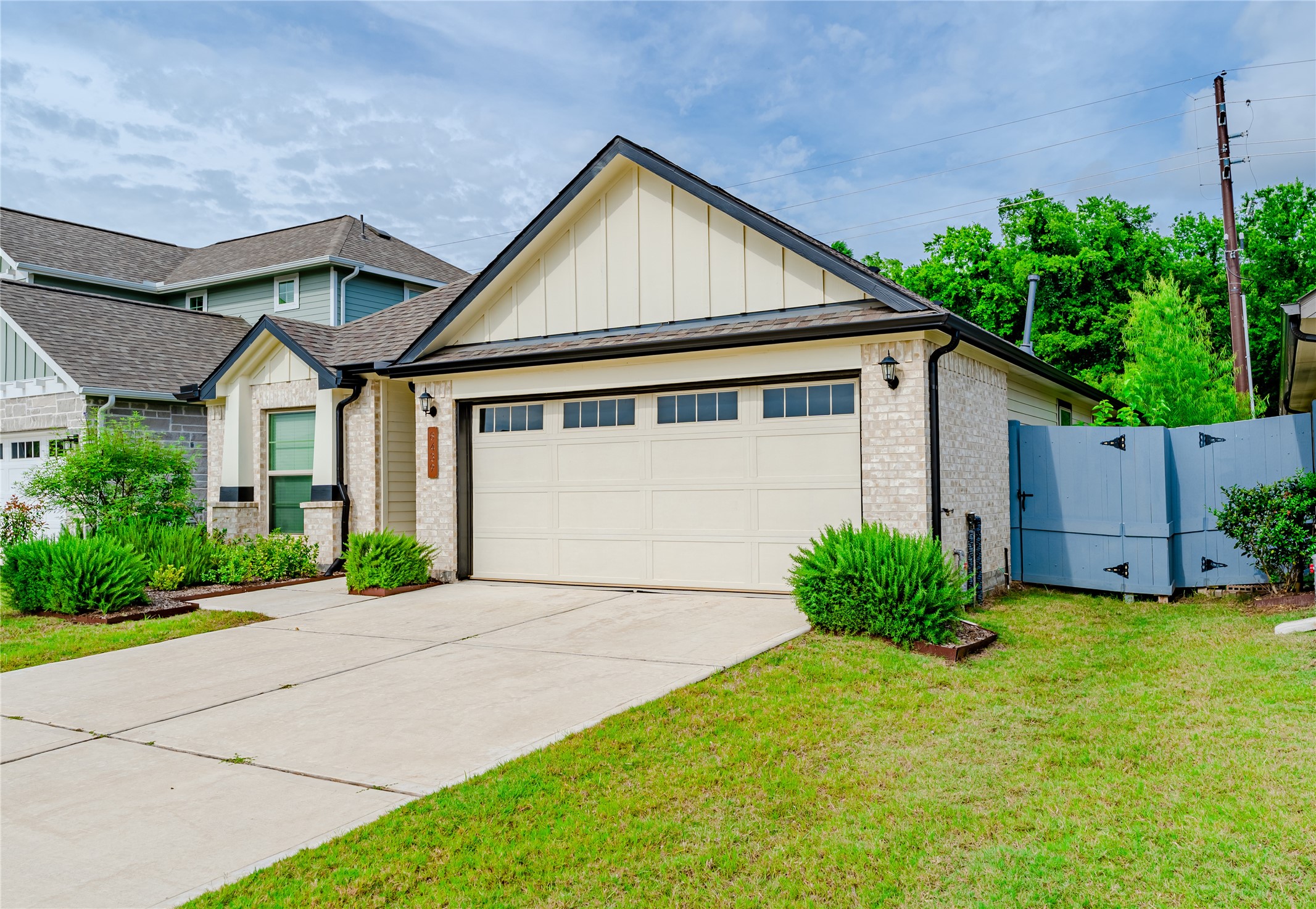 8439 Red Shiner Way Fulshear, TX 77441 - Photo 4 of 26 Front