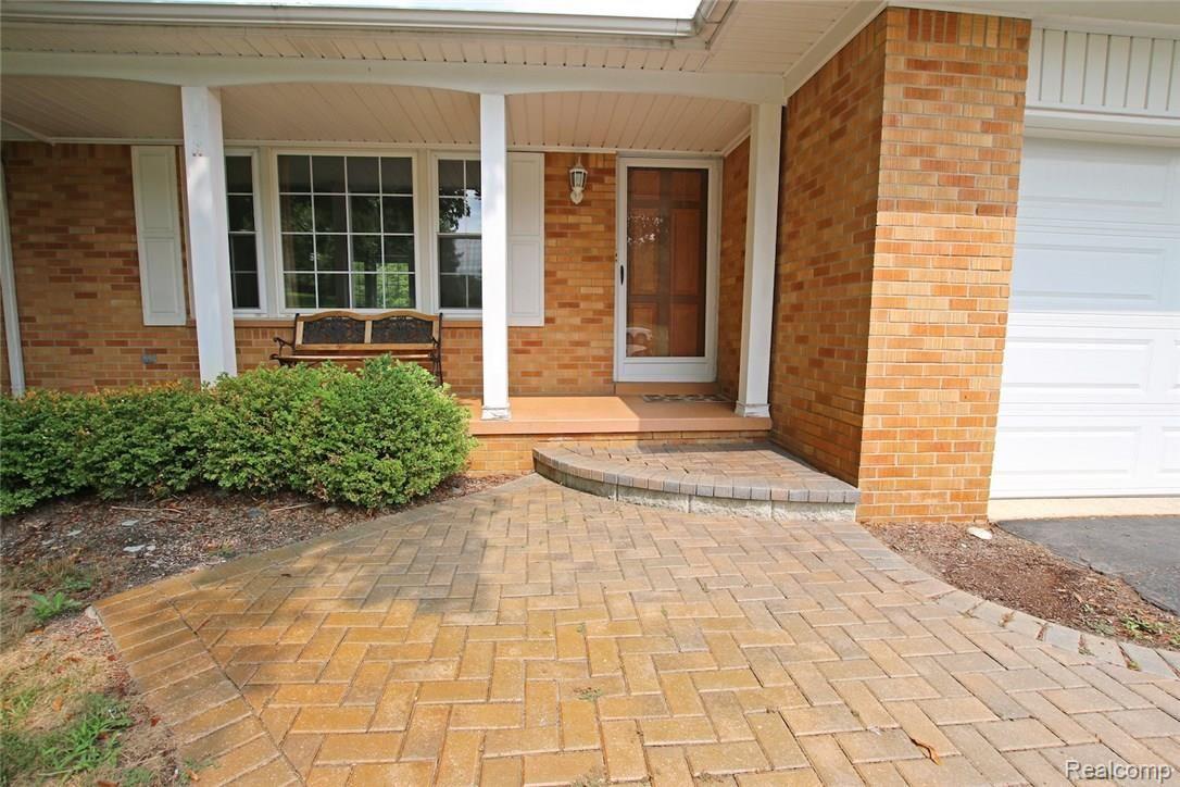 7228 Holcomb Road Clarkston, MI 48346 - Photo 4 of 52 4) Front.jpg