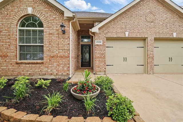 $414,000 | 2932 Softwood Circle, Fort Worth, TX 76244