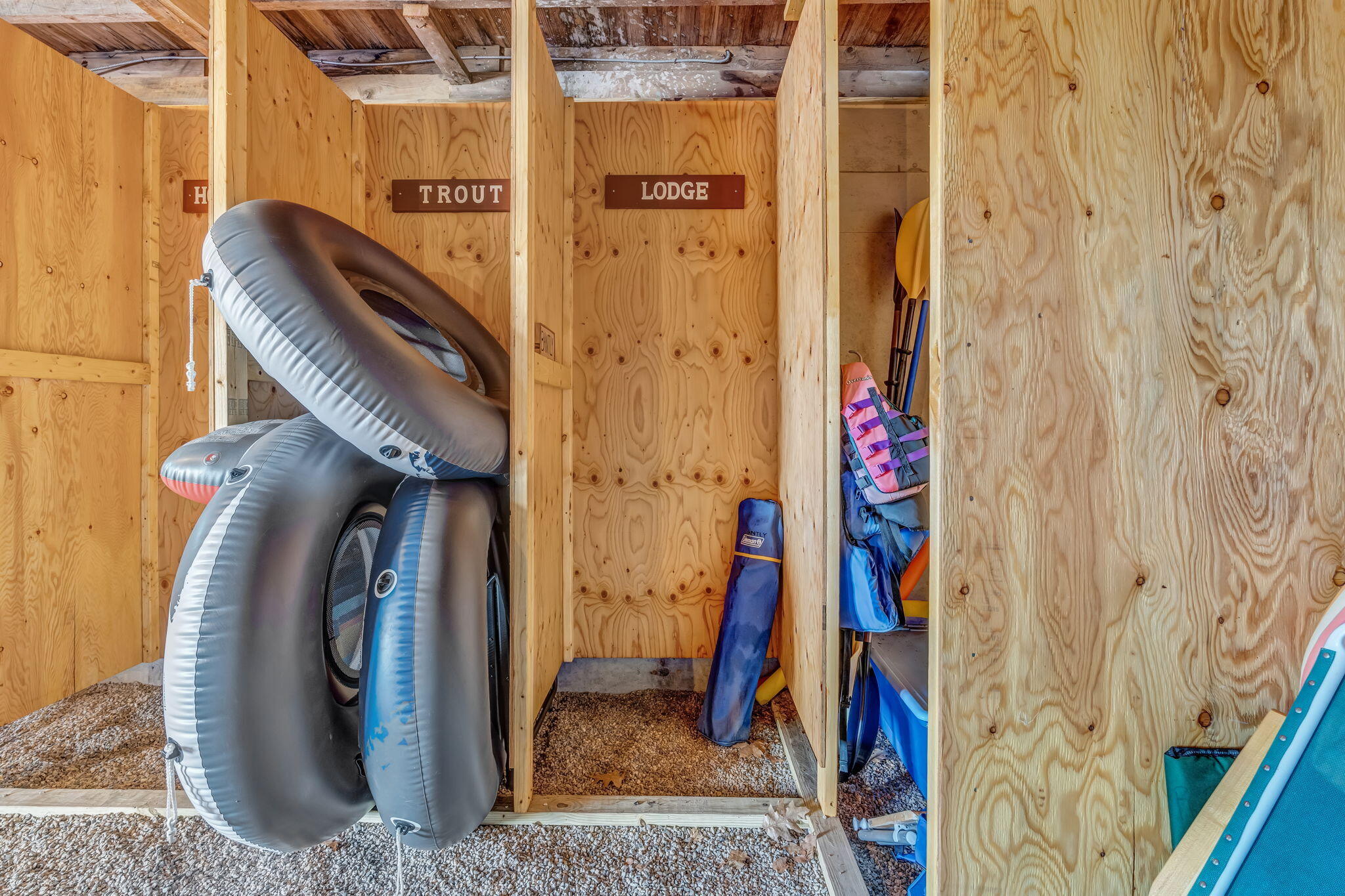 75 Menatoma Camp Road Readfield, ME 04355 - Photo 131 of 221 LODGE STORAGE CUBBY