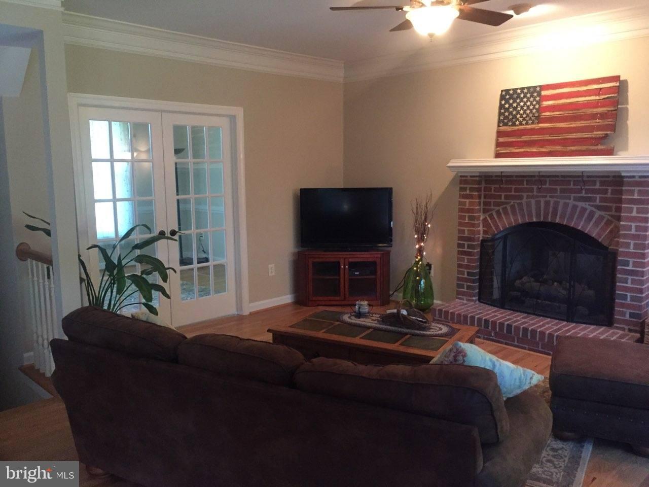 24721 Ridge Road Damascus, MD 20872 - Photo 14 of 30 Living Room looking toward office