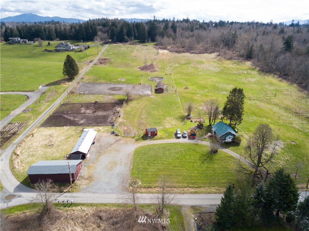 5574 E Road Bellingham, WA 98226 - Photo 3 of 25 a view of a swimming pool with a yard