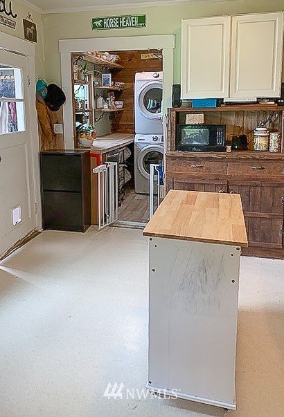 5574 E Road Bellingham, WA 98226 - Photo 7 of 25 a room with stainless steel appliances kitchen island granite countertop a refrigerator stove and sink