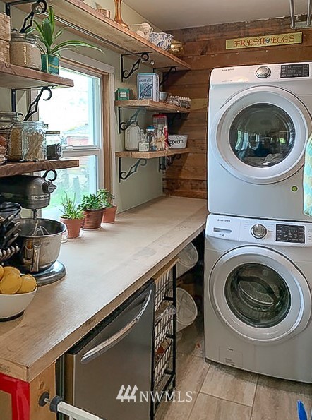 5574 E Road Bellingham, WA 98226 - Photo 8 of 25 a utility room with sink dryer and washer
