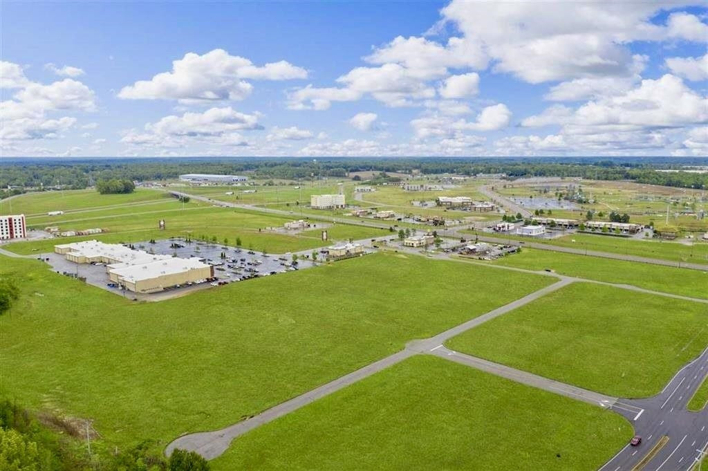 0 Chloe Pl Road Jackson, TN 38305 - Photo 2 of 8 a view of a tennis court