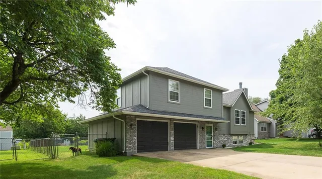 $309,000 | 207 Breezeway Lane, Pleasant Hill, MO 64080