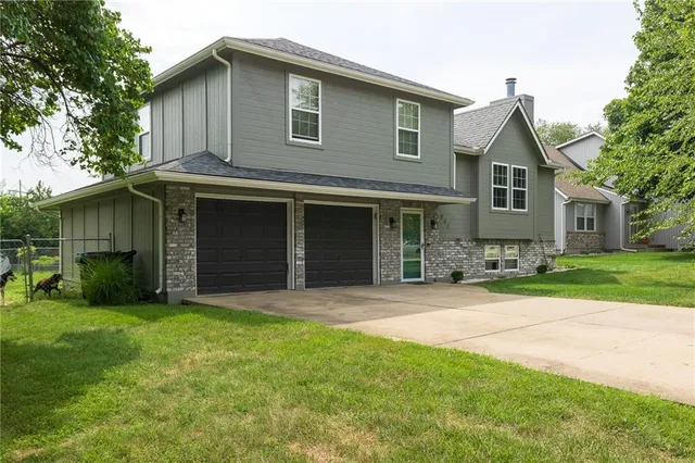 $309,000 | 207 Breezeway Lane, Pleasant Hill, MO 64080