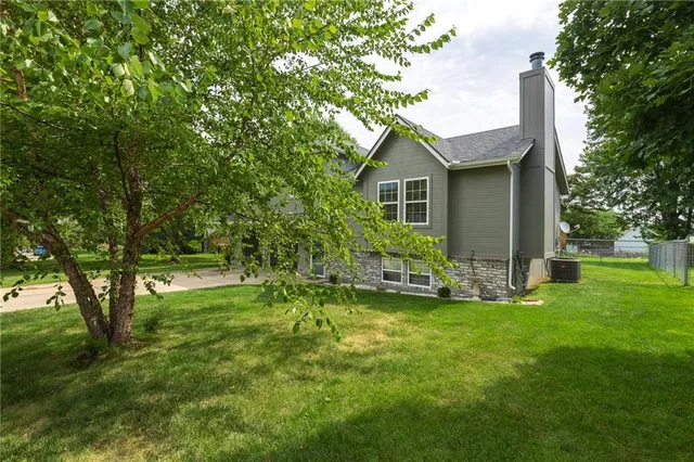 $309,000 | 207 Breezeway Lane, Pleasant Hill, MO 64080